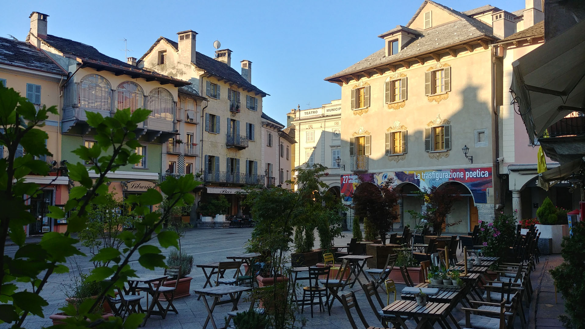 https://www.boschigrugni.it/caricamenti/2022/03/Piazza-Mercato-Domo-20180726_072109_HDR_boschi-grugni.jpg